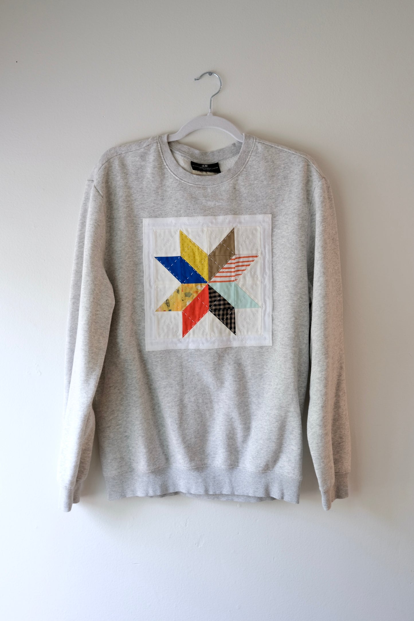 Quilted Star Crew Neck Sweatshirt in Heathered Gray- Small