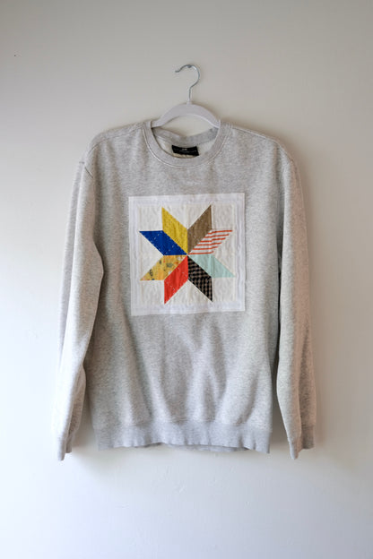 Quilted Star Crew Neck Sweatshirt in Heathered Gray- Small
